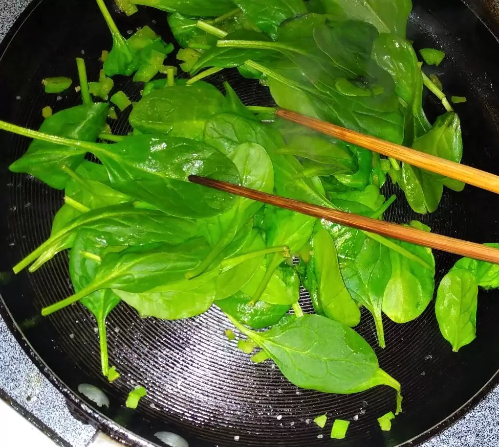 wilted cooked spinach