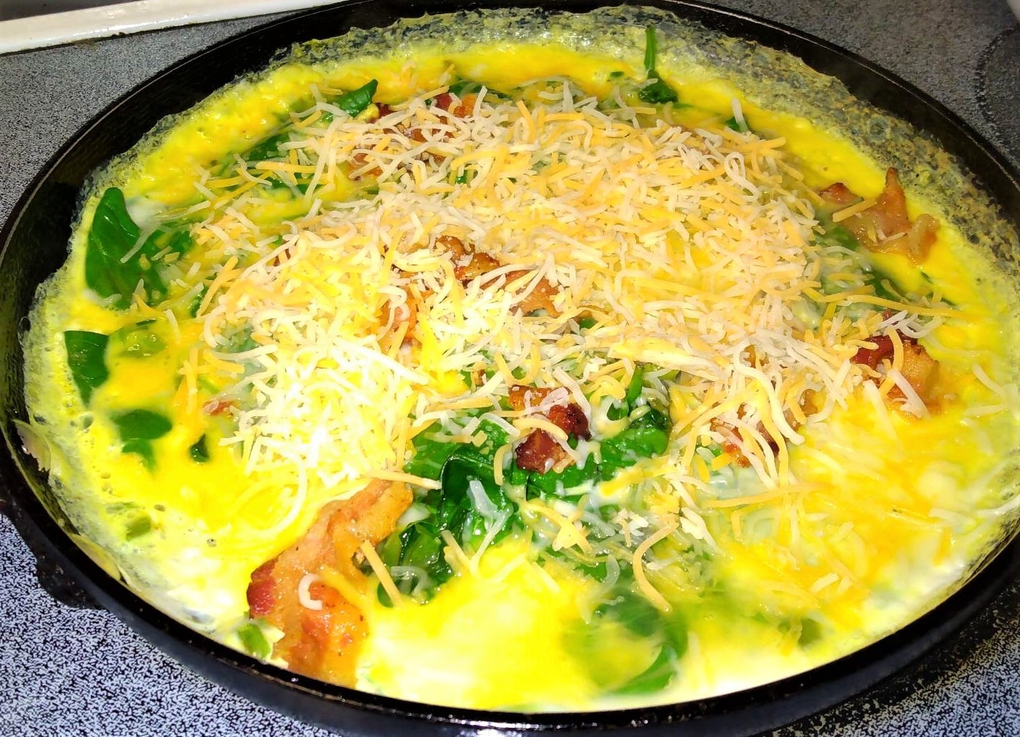 Easy Hearty Cheesy Bacon & Spinach Omelette Recipe For Breakfast Or ...