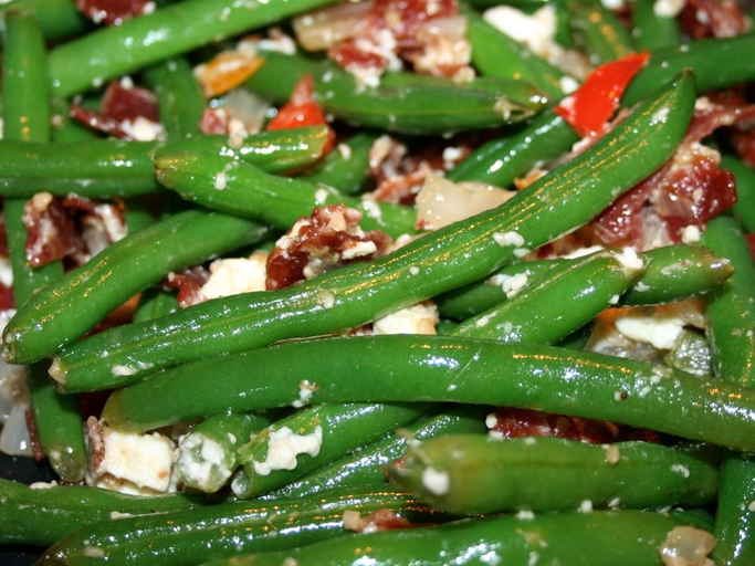 green beans with feta and bacon