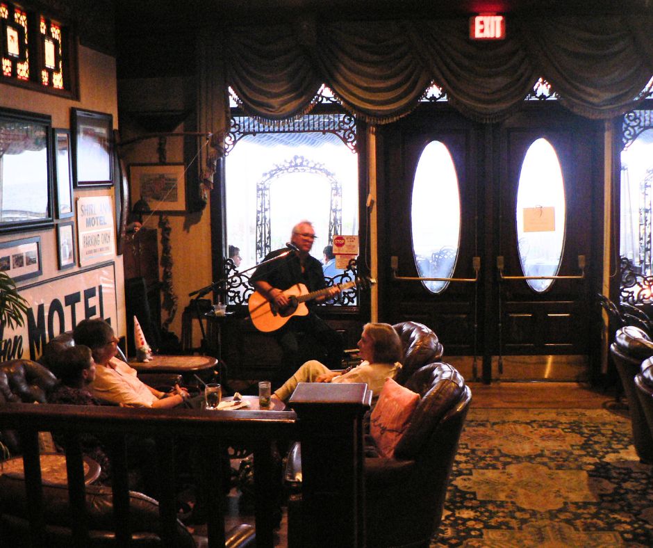 Boardwalk Plaza Hotel pub