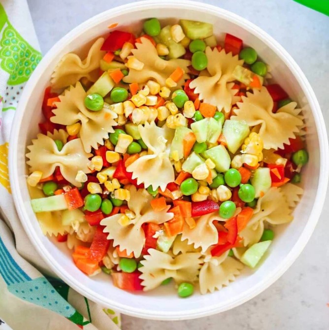 kids lunch chicken pasta salad