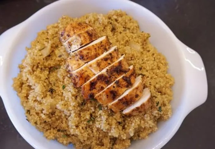 chicken quinoa bowl for kids school lunch